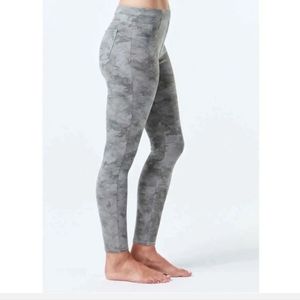 SPANX Jeanish Ankle Leggings Jegging Pants Stone Wash Gray Camo Womens L 31x26.5